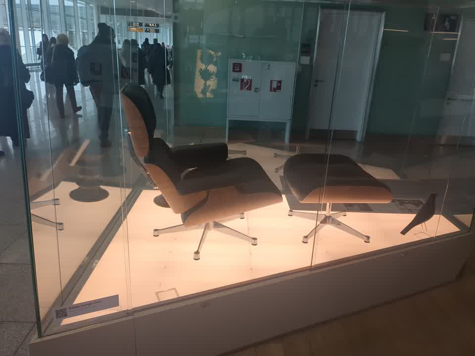 Ein Eames Lounge Chair am MUC Flughafen.